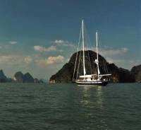 Yacht vor Anker Phang-Nga-Bucht Thailand